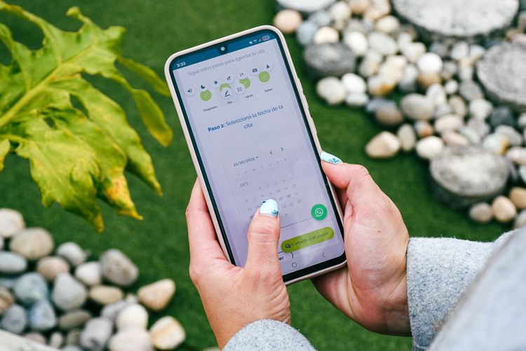 Agendamiento de cita desde un celular para trámites de tránsito y transporte en la Ventanilla Única de Servicios. - Foto: Valentina Bachiller © Consorcio Circulemos Digital, 2025