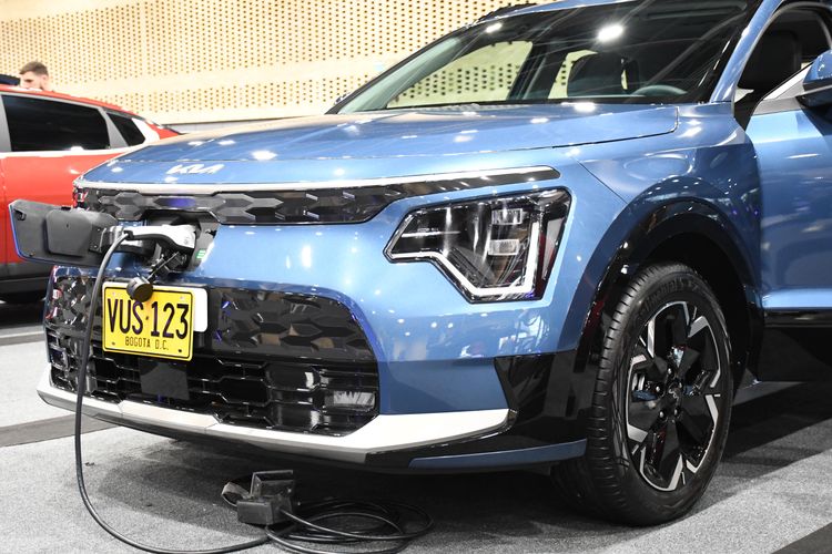 Vehículo eléctrico cargando - Foto: Felipe Rocha © Consorcio Circulemos Digital, 2023