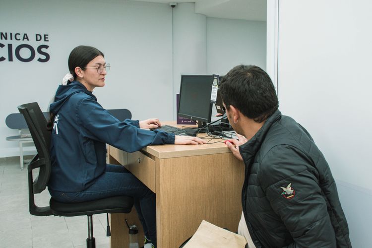 Atención al ciudadano en la Ventanilla Única de Servicios - Foto: Valentina Bachiller © Consorcio Circulemos Digital, 2025
