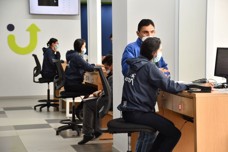 Atención presencial en la Ventanilla Única de Servicios - Foto: Felipe Rocha © Consorcio Circulemos Digital, 2022 