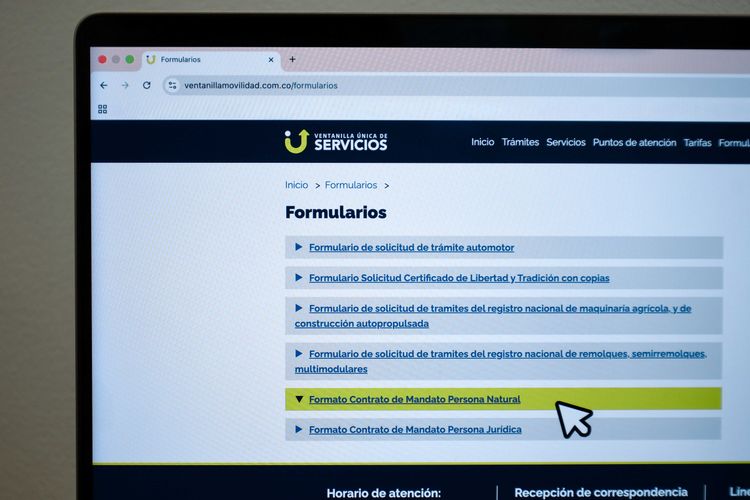 Vista desde un computador de la sección de formularios de la página web de la Ventanilla Única de Servicios, opción Formato Contrato de Mandato Persona Natural – Foto: Valentina Bachiller © Consorcio Circulemos Digital, 2026