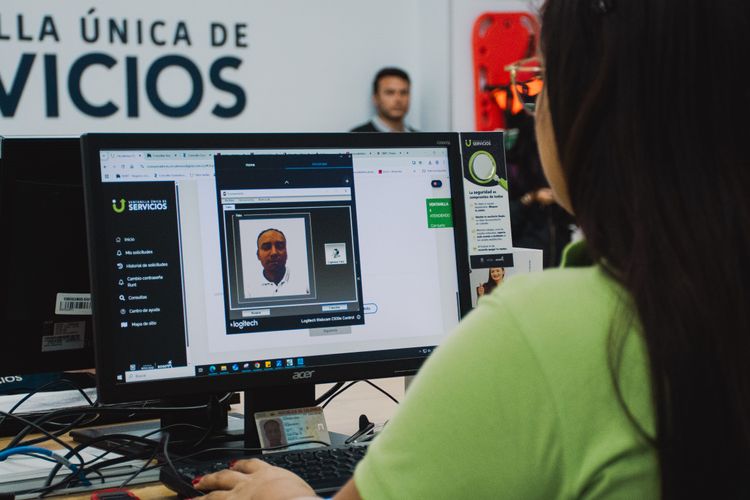 Registro de fotografía de usuario en aplicativo de la Ventanilla Única de Servicios - Foto: Valentina Bachiller © Consorcio Circulemos Digital, 2026