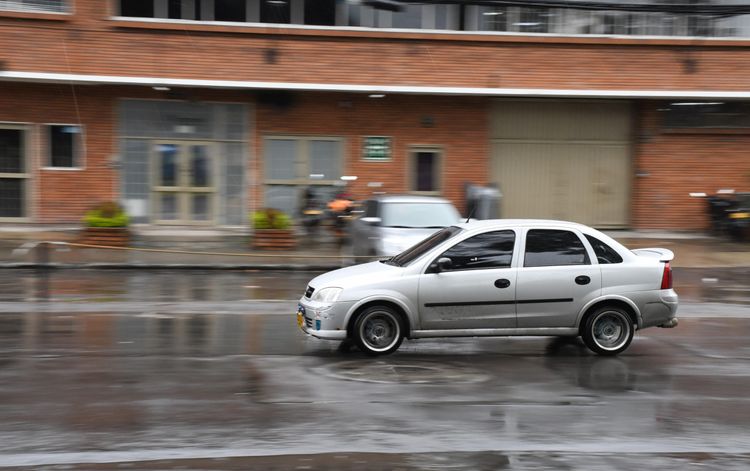 Vehículo particular tránsito por las vías de Bogotá - Foto: Felipe Rocha © Consorcio Circulemos Digital, 2023 