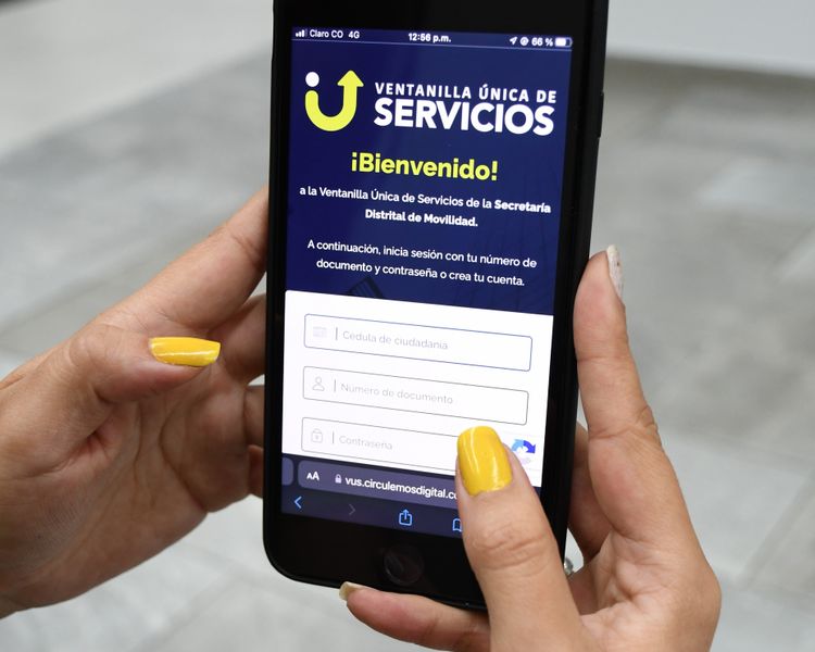 Ingreso al agendamiento de la Ventanilla Única de Servicios desde un celular - Foto: Felipe Rocha © Consorcio Circulemos Digital, 2023 