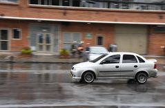 Vehículo particular transita por las calles de Bogotá - Foto: Felipe Rocha © Consorcio Circulemos Digital, 2023 