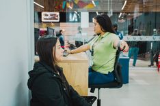 Atención al ciudadano en la Ventanilla Única de Servicios - Foto: Valentina Bachiller © Consorcio Circulemos Digital, 2025