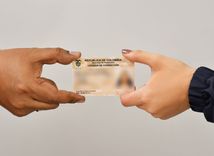 Entrega de licencia de conducción - Foto: Felipe Rocha © Consorcio Circulemos Digital, 2023 